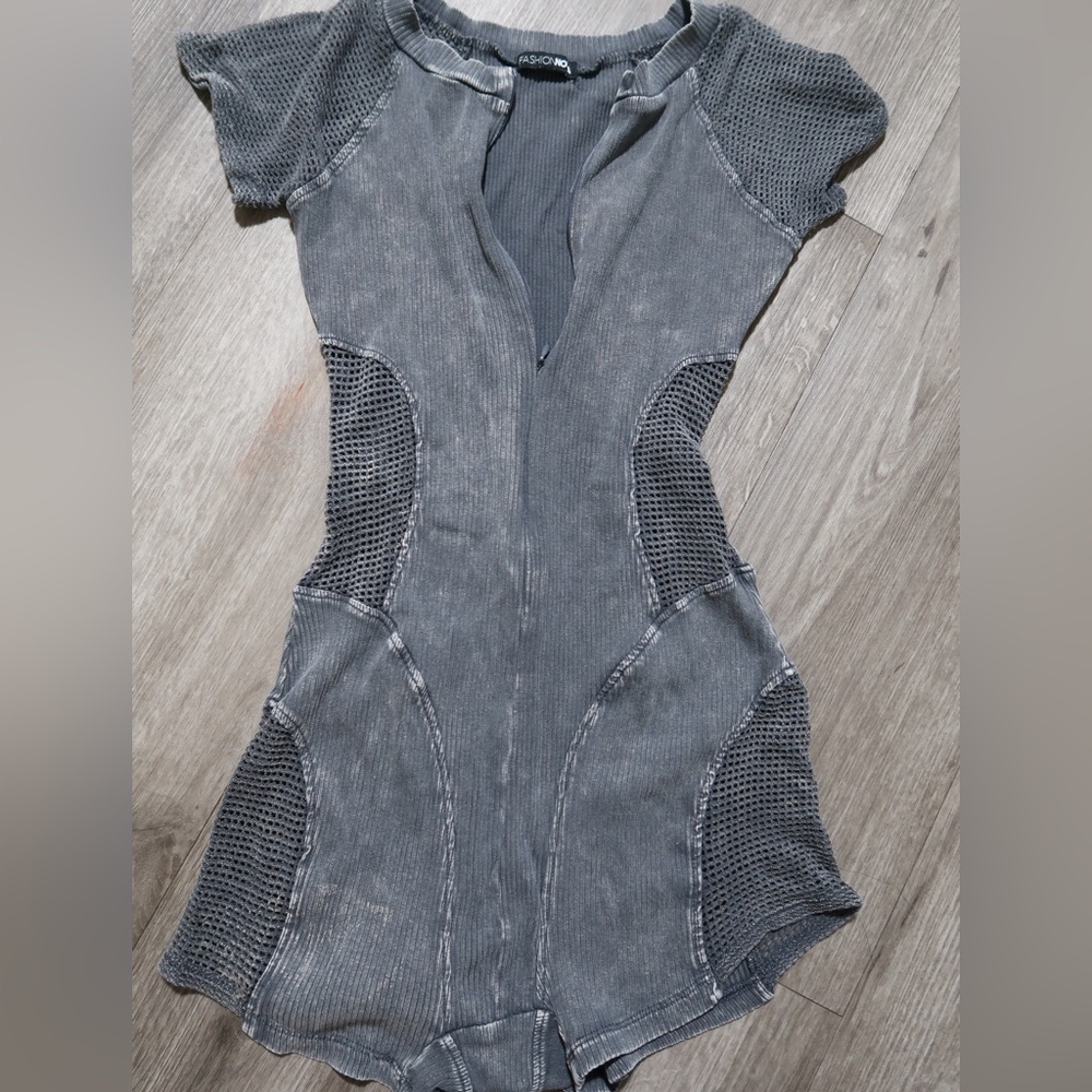 Chic Gray Ribbed Bodysuit - Picture 5 of 6